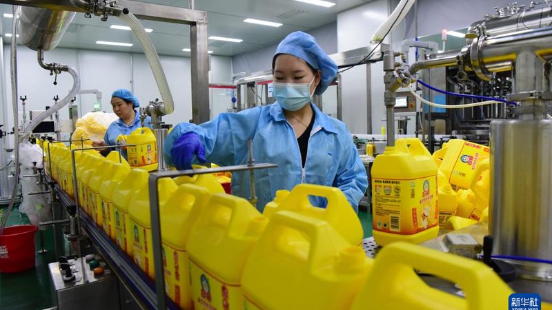 环氧树脂：化工新材料中的“粘合剂之王”**